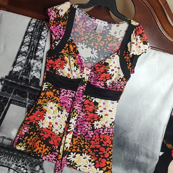 Spring flower Top - Picture 2 of 8